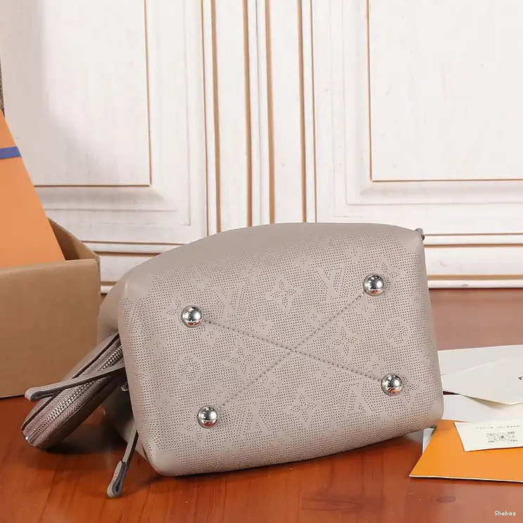 2304DJ0039 Bag LV 0529